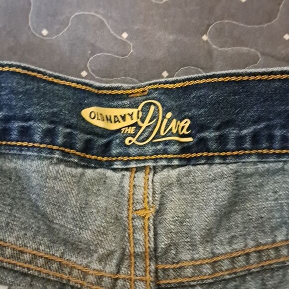 Old Navy The Diva Denim Distressed Women's Shorts size 6 - Picture 2 of 4